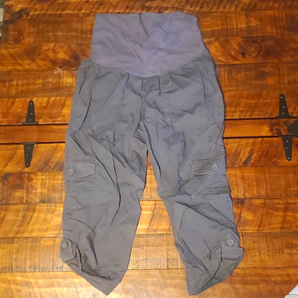 Maternity capris